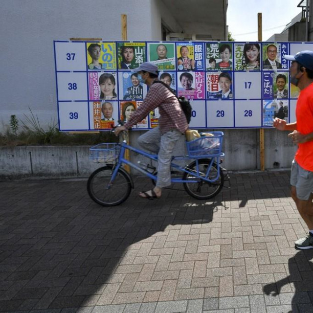 predizborni plakati u Tokiju