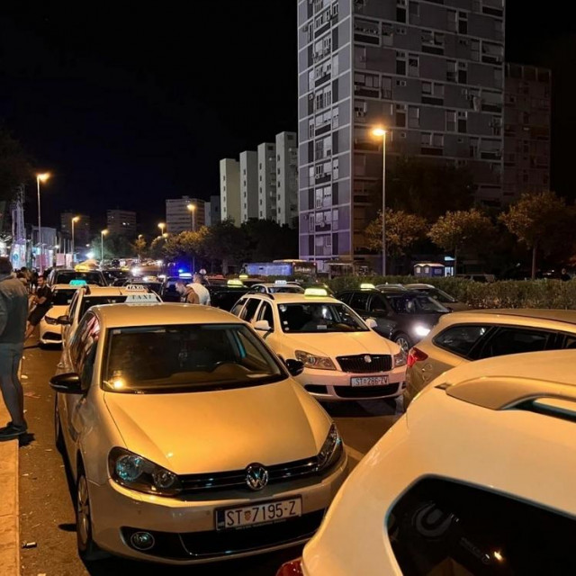 Kolona taksija u Splitu