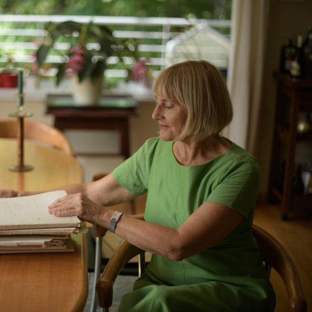 Liječnica Maja Strozzi s romanom svoga oca Tita Strozzija
 