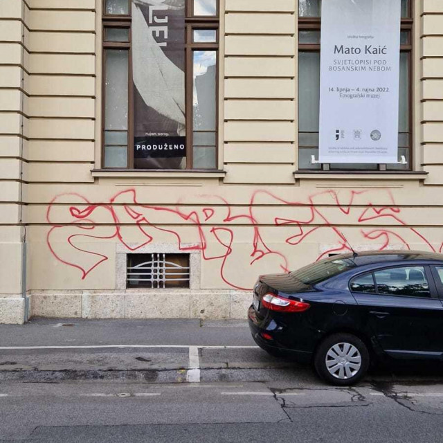 Grafit na fasadi Etnografskog muzeja nastao je u noći 2. srpnja