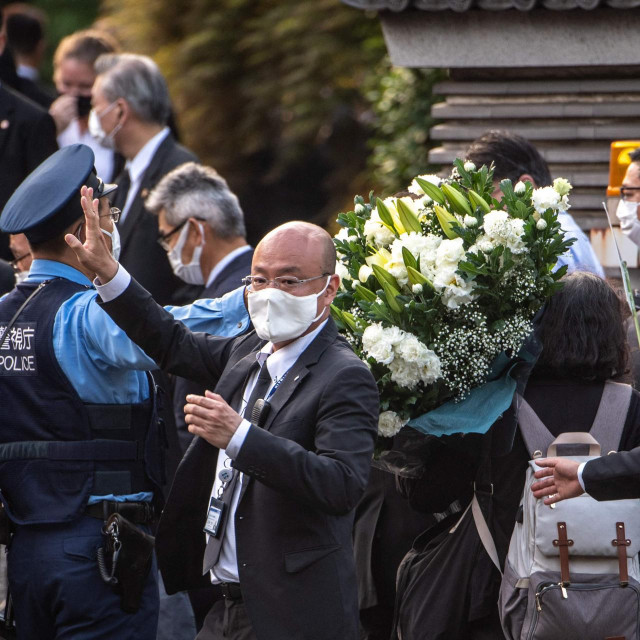 odavanje počasti Shinzu Abeu