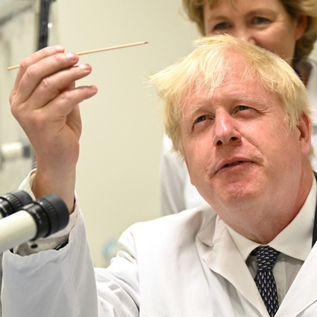 Boris Johnson uslijed najveće krize posjetio je centar za istraživanje Francis Crick Institute