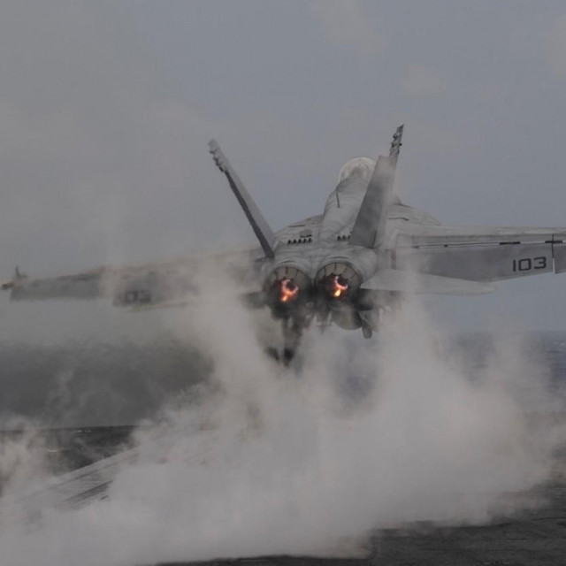 Ilustracija, F/A-18 Super Hornet polijeće s palube nosača aviona Harry S. Truman