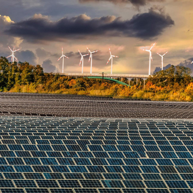 Solarni paneli i vjetroturbine u Sachsen-Anhaltu, Njemačka