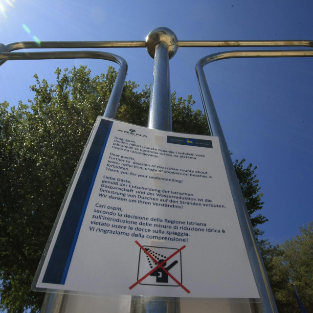 Tuševi na javnim plažama