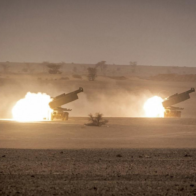 Višecijevni raketni  sustav HIMARS