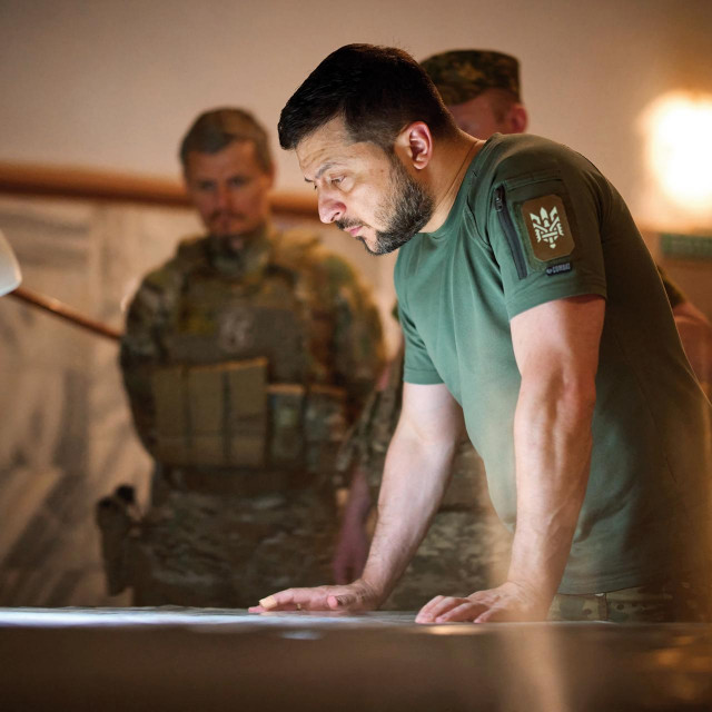 Ukrajinski predsjednik Volodimir Zelenski obećava da će vratiti sve gradove koji su pali u ruske ruke, ali priznaje: “Ne znamo koliko će dugo rat trajati, koliko ćemo još udaraca pretrpjeti prije nego što vidimo da je pobjeda na obzoru”