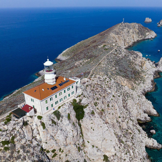 Otok i svjetionik Palagruža