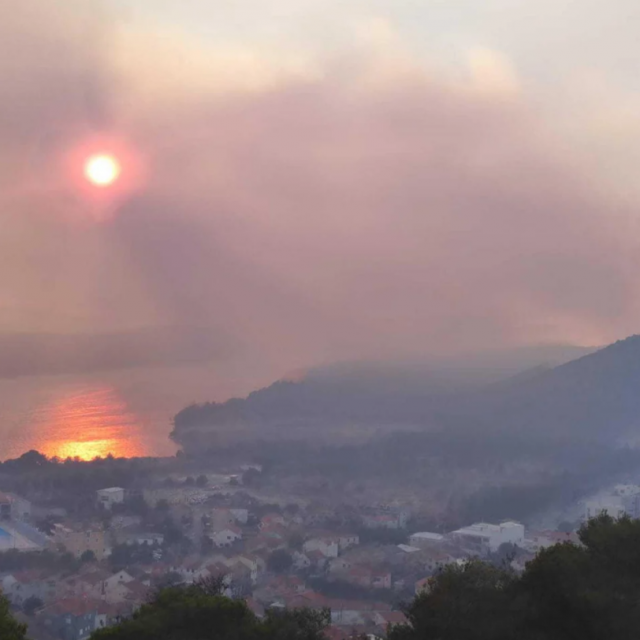Fotografija požara s tvrđave Svetog Ivana