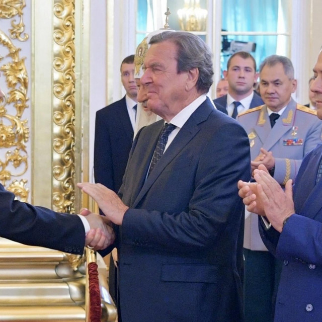 Vladimir Putin, Gerhard Schroeder i Dmitri Medvedev