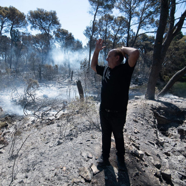 Mjesto Raslina u zaleđu Vodica teško je stradalo u jučerašnjem katastrofalnom požaru koji je pogodio šire šibensko područje