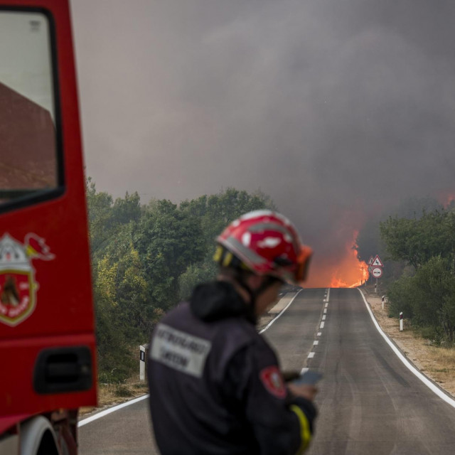 Veliki šumski požar kod mjesta Zaton i Raslina