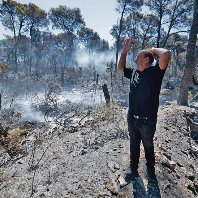 Mjesto Raslina u zaleđu Vodica teško je stradalo u požaru