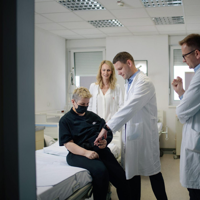 Tim doktora koji je sudjelovao u operaciji: dr. Ivan Bohaček, dr. Mario Josipović i dr. Katarina Barbarić Starčević