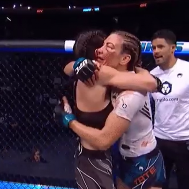 Lauren Murphy i Miesha Tate