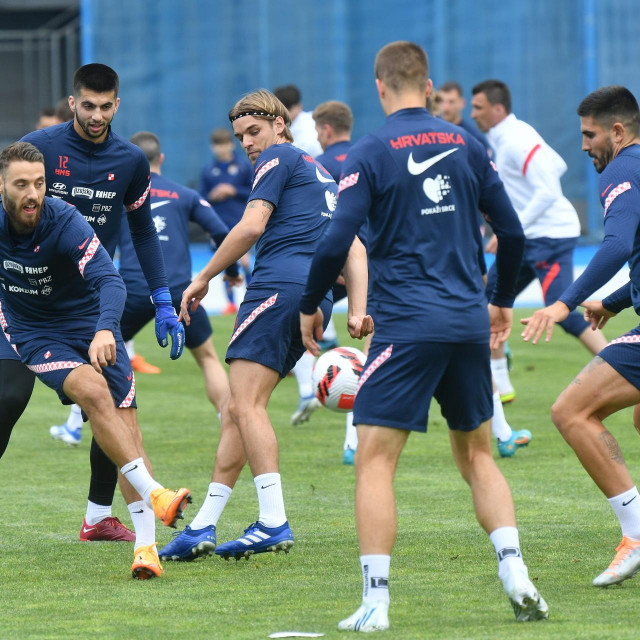 Borna Sosa (u sredini) na treningu reprezentacije