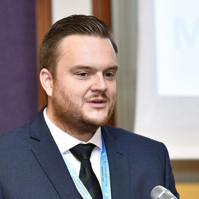 Bivši ministar Marić ostavio je svom nasljedniku
Marku Primorcu pripremljenu odluku