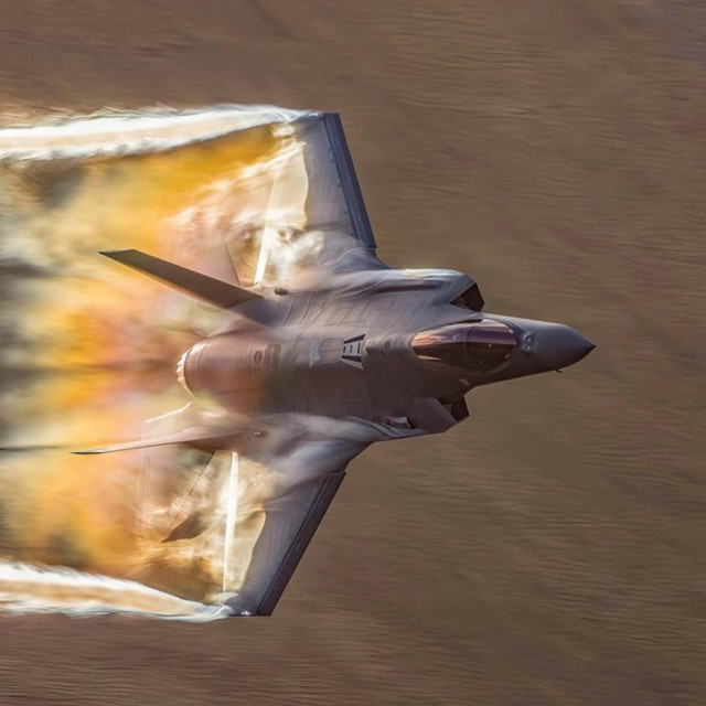 borbeni avion F-35 Lightning II u letu