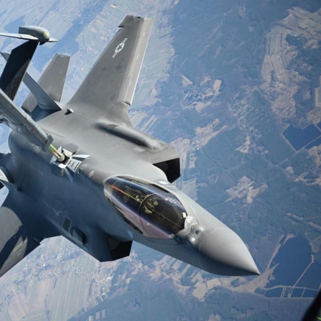 ilustrativna fotografija borbenog aviona F-35 Lightning II