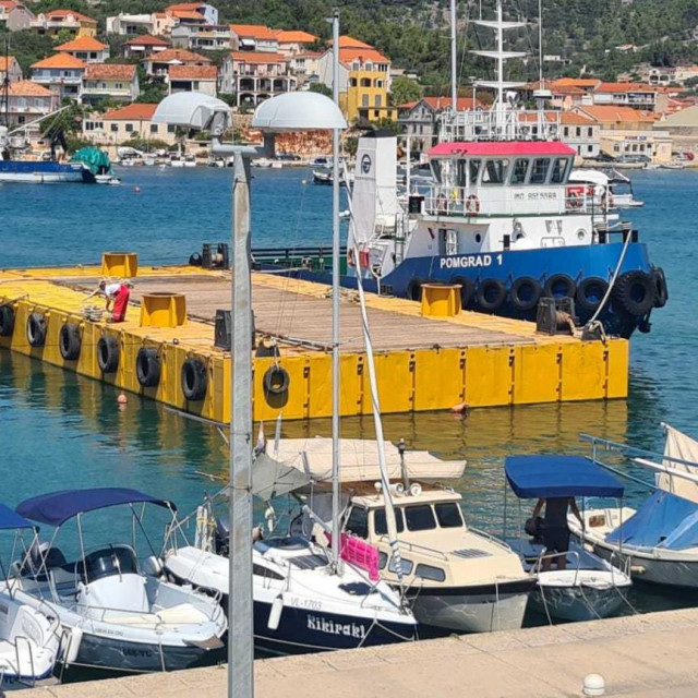 Ponton u Veloj Luci na kojem će se održati koncert u čast Oliveru Dragojeviću