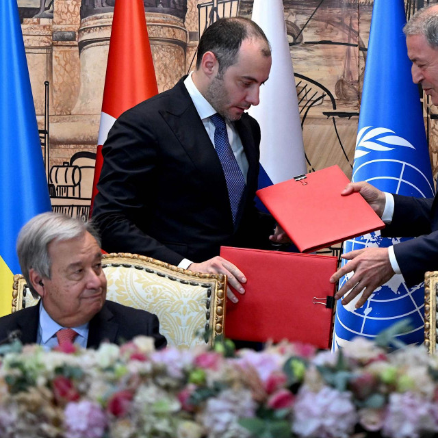 Oleksandr Kubrakov, Antonio Guterres, Recep Tayyip Erdogan i Hulusi Akar na potpisivanju ugovora