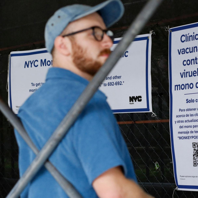 Čekanje u redu za cijepljenje; ilustracija