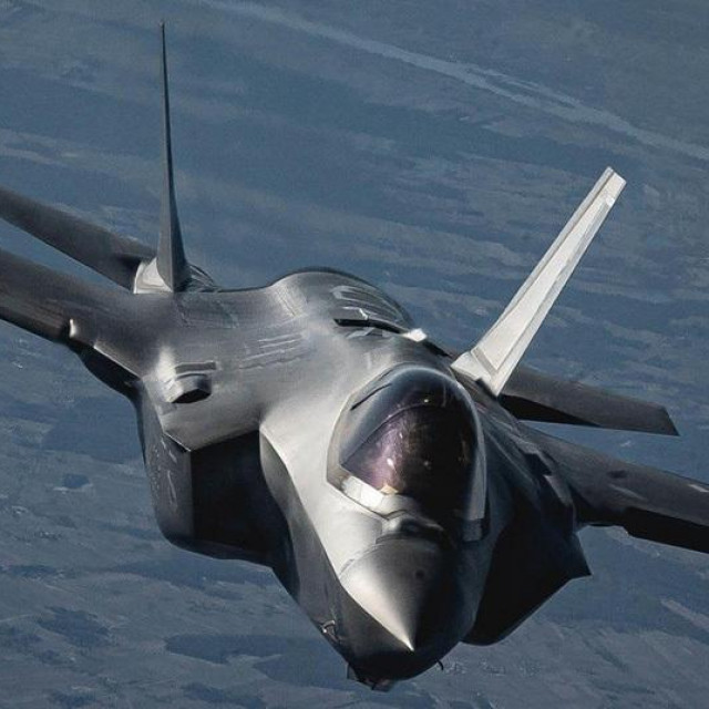 borbeni avion F-35 Lightning II u letu