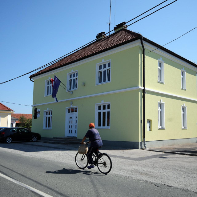 Kraljevec na Sutli, zgrada općine
