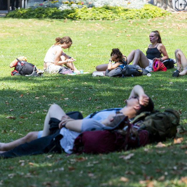 Građani traže spas od vrućina u Zagrebu