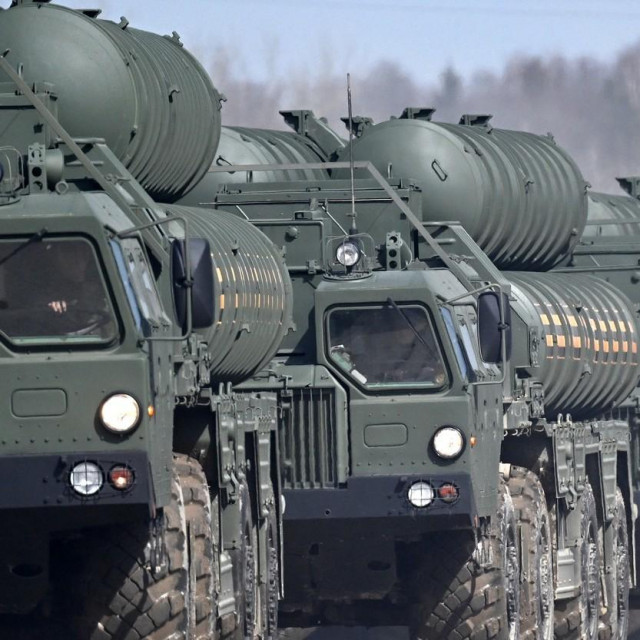 Ilustracija: lanseri ruskog raketnog sustava S-400 Trijumf, koje koristi i Indija