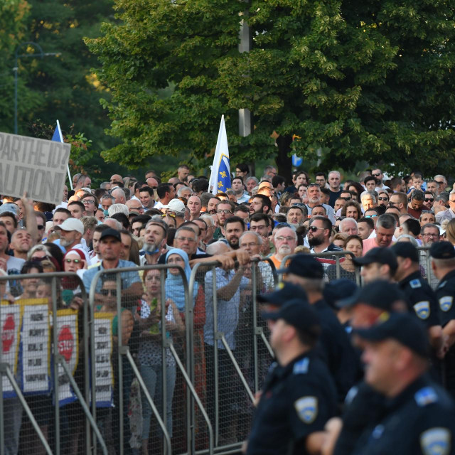 Prosvjed u Sarajevu ispred zgrade OHR-a
