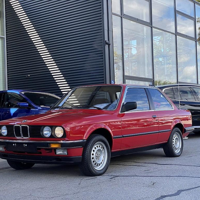 BMW 323i e30