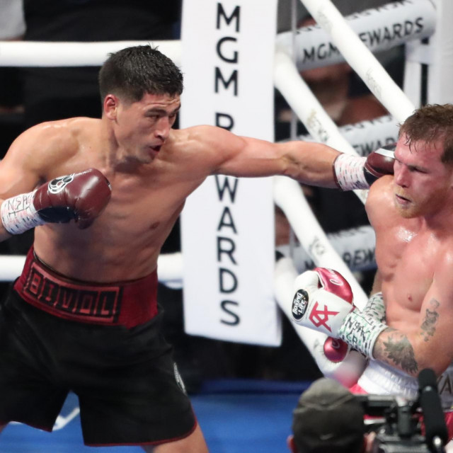 Boxer Dmitry Bivol vs. Canelo Álvarez