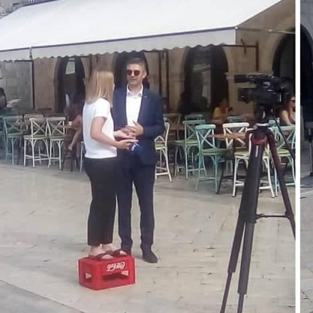 Novinarka N1 televizije stoji na gajbi piva tijekom razgovora s gradonačelnikom Dubrovnika