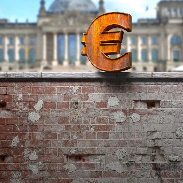 Zahrđali euro na zidu ispred Bundestaga