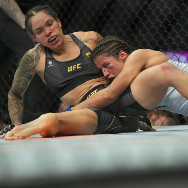 Amanda Nunes i Julianna Pena