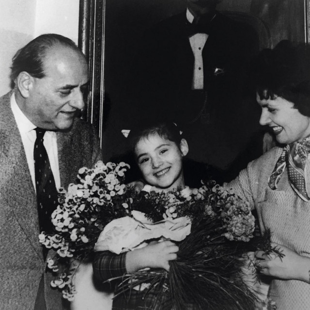 Maja Strozzi s ocem i majkom, Titom i Elizom