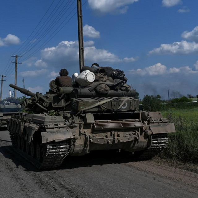 Kolona ukrajinskih tenkova kod Lisičanska; ilustracija