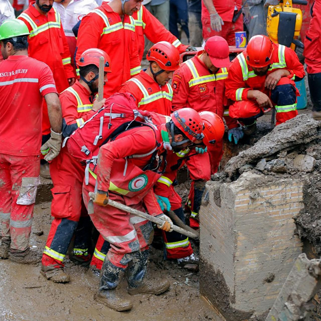 Spasilački timovi na terenu