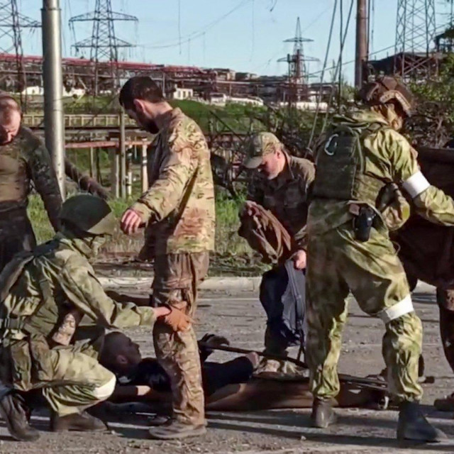 Na fotografiji: zarobljeni pripadnici pukovnije Azov