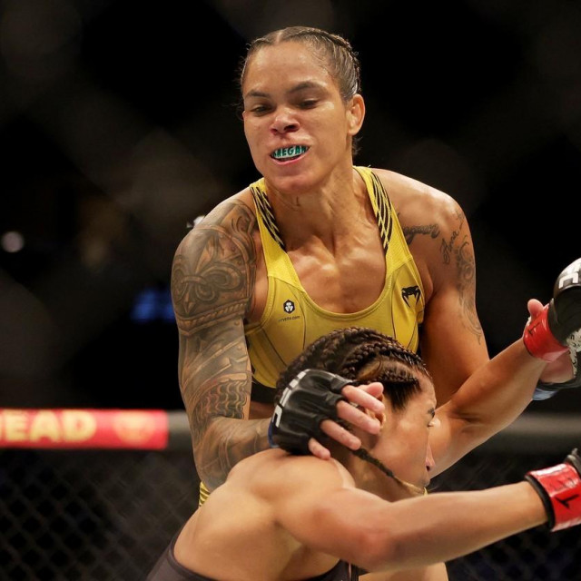 Amanda Nunes vs. Julianna Pena