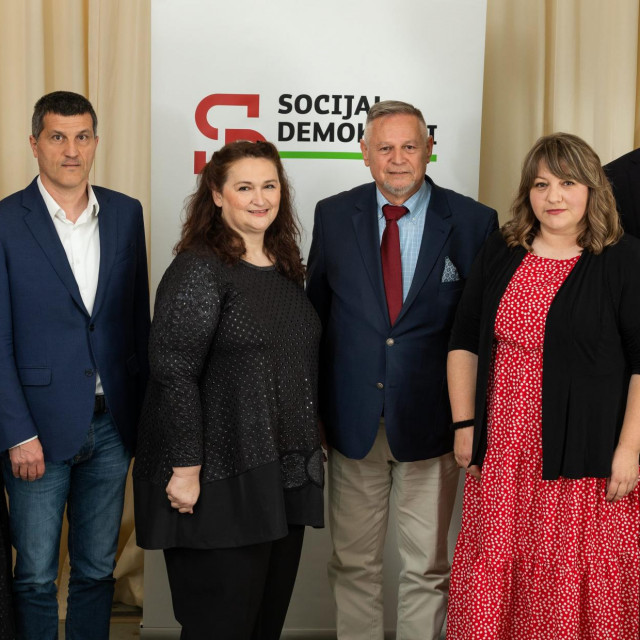 Ivana Posavec Krivec, Nikša Vukas, Renata Sabljar Dračevac, Davorko Vidović, Katica Glamuzina i Davor Bernardić