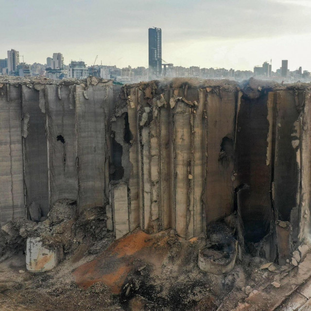 Oštećeni silosi nakom djelomičnog urušavanja