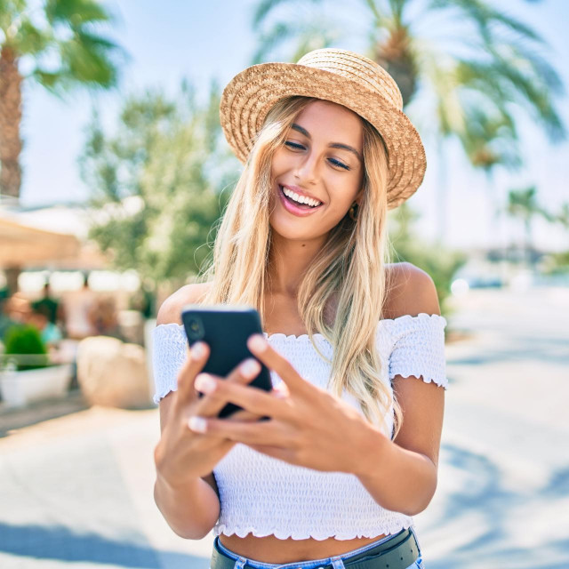 FOMO (Fear of missing out) naziv je kojim se u psihologiji opisuje stanje uznemirenosti i straha uslijed dojma da propuštamo neke važne događaje ili informacije koje bi nam mogle biti ugodne