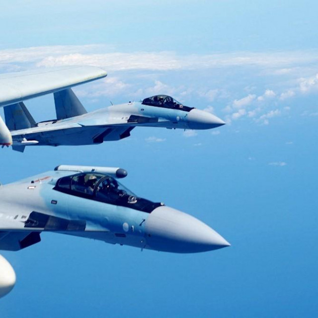 kineski borbeni avioni Su-35 (arhivska fotografija)