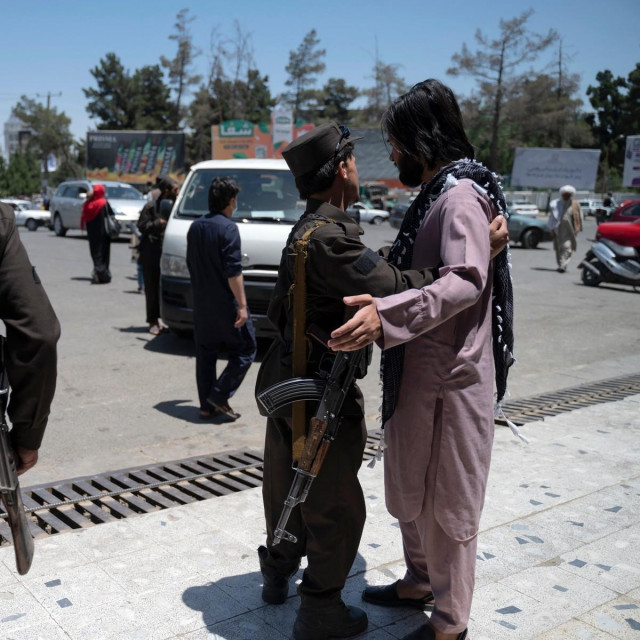 Iako je dio analitičara tvrdio da je al-Zawahiri postao prestar i nemoćan, činilo se da pokušava preustrojiti Al Qaidu u partnerstvu s talibanima