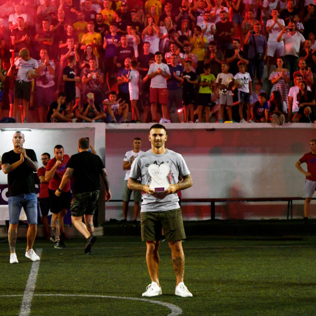 Livaja je jučer dobio nagradu ‘Hajdučko srce‘, a danas je puštena majica s njegovim likom