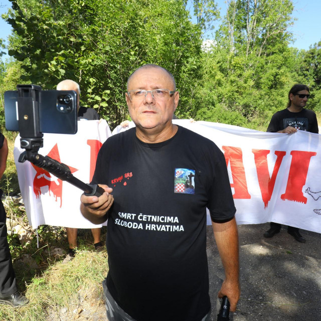 Autohtona Hrvatska Stranka Prava na čelu s Draženom Kelemincem organizirala kontra skup SNV-u