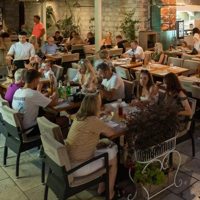 Turisti u Zadru, ilustracija