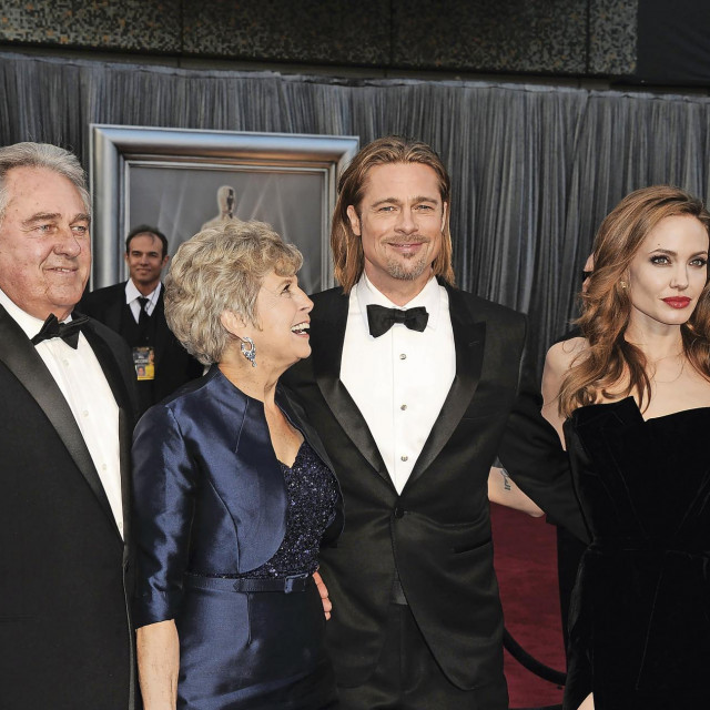 Brad Pitt s ocem Williamom, majkom Jane i Angelinom Jolie